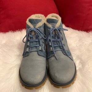 Helly Hansen Vega blue winter hiking booties.